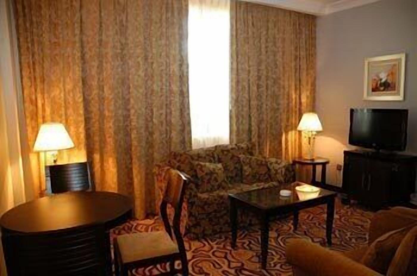 होटल Palace 4*